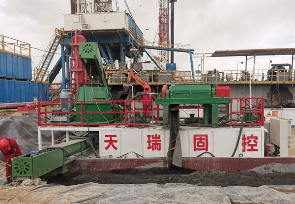 油基泥浆系统现场 - 天瑞固控系统厂家