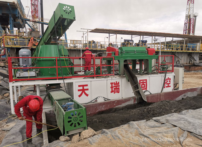 油基泥浆处理现场,岩屑甩干效果 油基泥浆处理现场,岩屑甩干效果